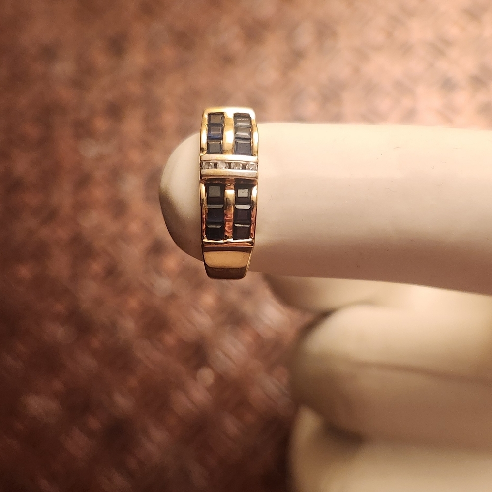 Beautiful 14kt Sapphires and Diamond ring